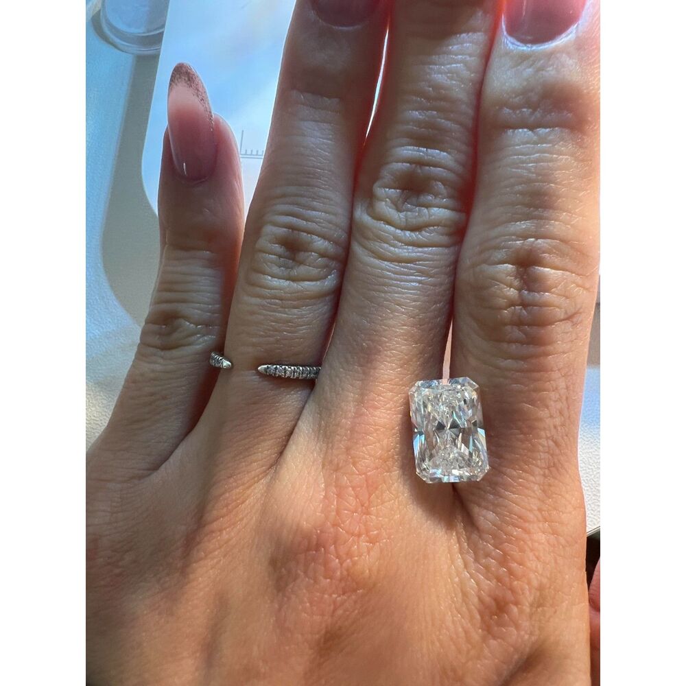 Certified Radiant 5.10 Carat Diamond E VS1 Cut Cornered Rectangular Modified